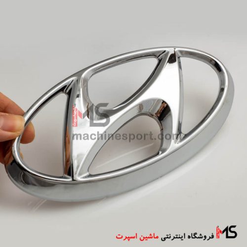 لوگو هیوندا جلو پنجره و درب صندوق