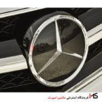 لوگو جلو پنجره مرسدس